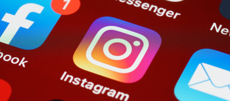 Facebook and Instagram icons on a phone screen